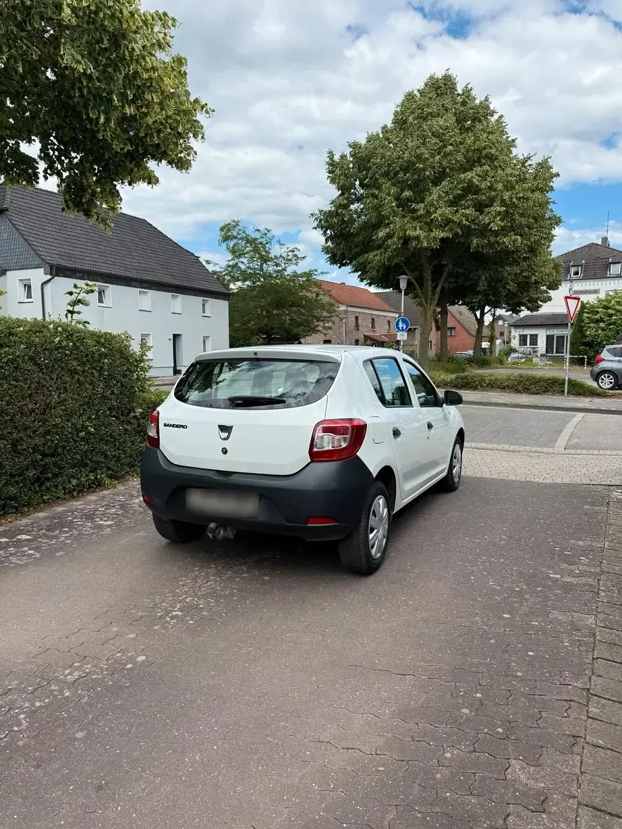 Gebraucht Dacia Sandero 75 PS (55 kW) 2013 Weiß Kleinwagen