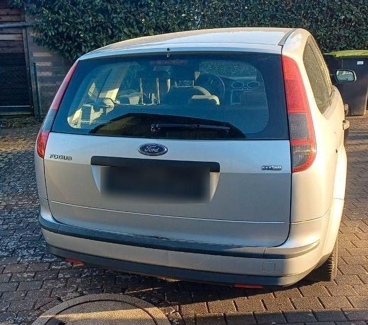 Gebraucht Ford Focus Ambiente 109 PS (80 kW) 2006 Grau Kombi