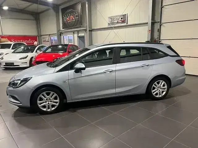 Używany Opel Astra 110 KM (80 kW) 2018 Niebieski Kombi