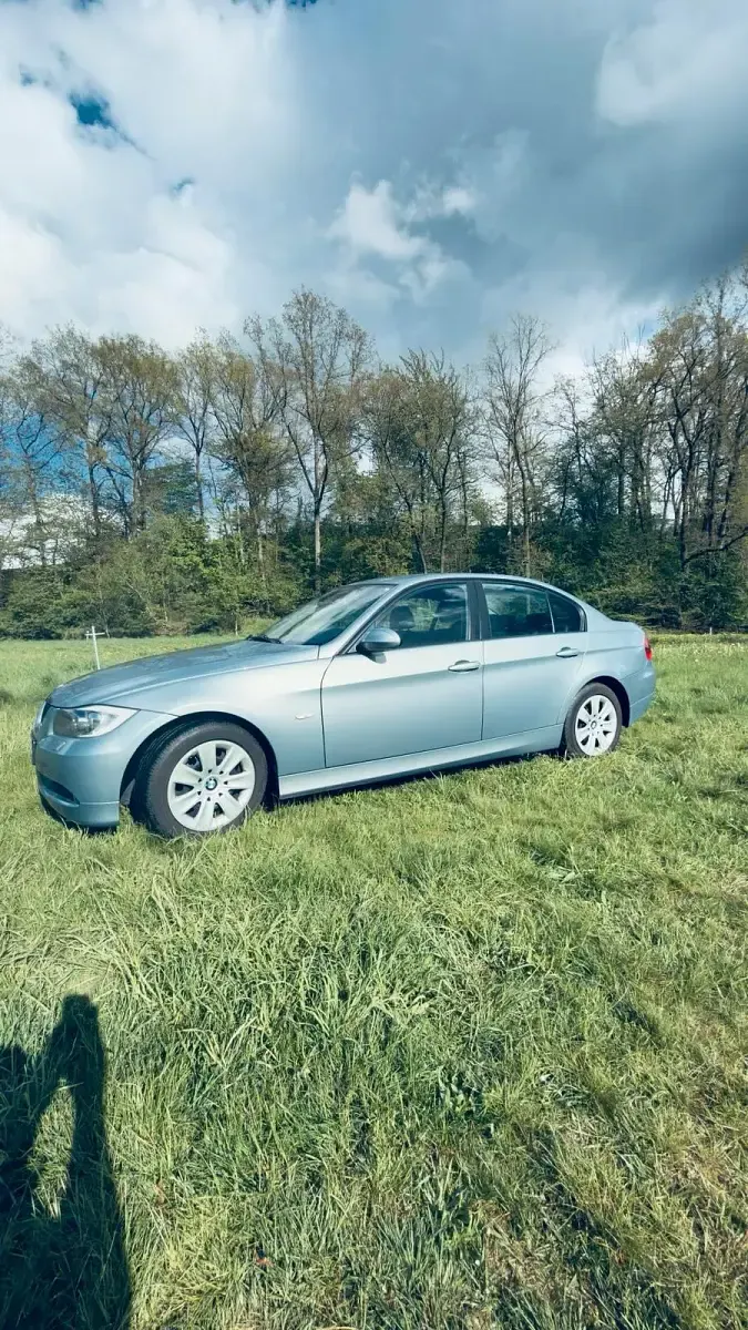 Gebraucht BMW 318 129 PS (94 kW) 2007 Grau Limousine