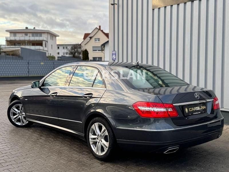 Gebraucht Mercedes E220 Avantgarde 170 PS (125 kW) 2012 Grau Limousine