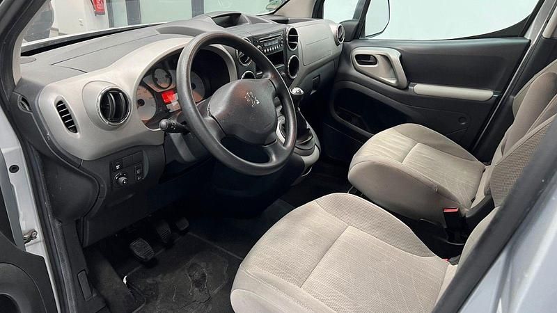Gebraucht Peugeot Partner Tepee Tendance 109 PS (80 kW) 2008 Silber Van / Kleinbus