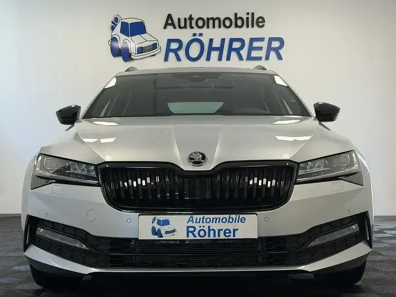 Gebraucht Skoda Superb SportLine 190 PS (139 kW) 2020 Silber reflexsilber (metallic) Kombi