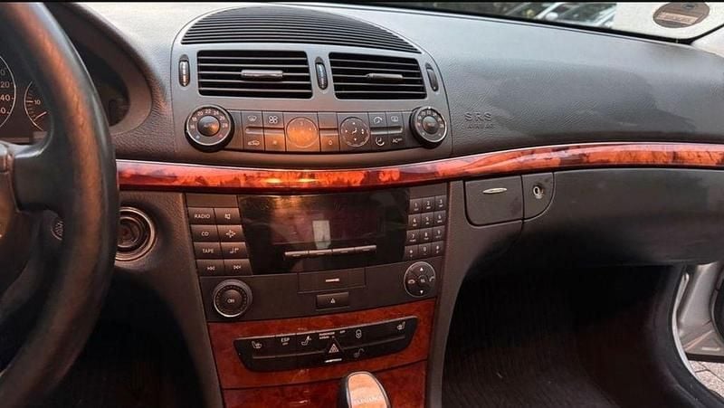 Gebraucht Mercedes E200 Elegance 163 PS (119 kW) 2002 Silber Limousine