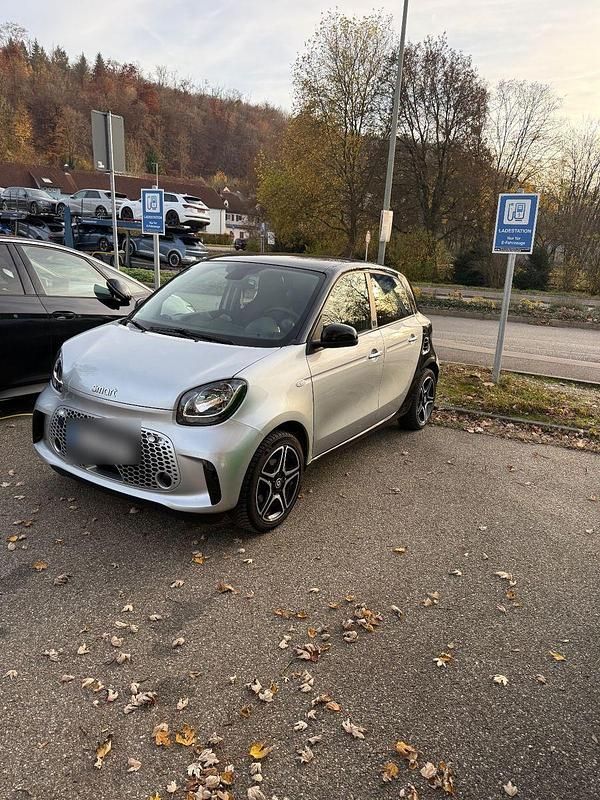 Silber Gebraucht 2021 Smart ForFour Electric Drive Kleinwagen | 10.990 € (Fairer Preis) - Bild 1/4