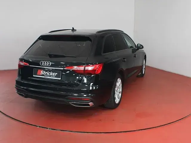Gebraucht Audi A4 150 PS (110 kW) 2022 Mythosschwarz metallic (metallic) Kombi