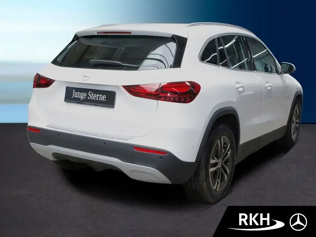 Gebraucht Mercedes GLA180 136 PS (100 kW) 2026 Weiß SUV
