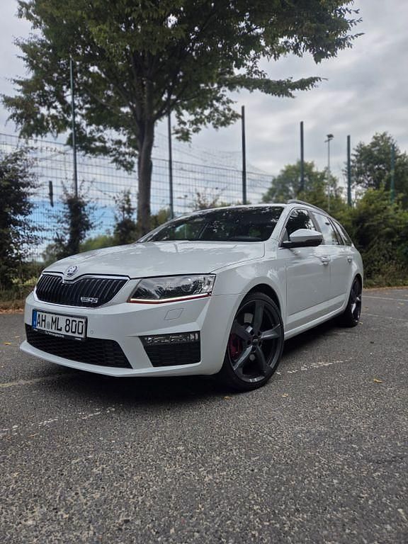 Weiß Gebraucht 2017 Skoda Octavia RS Kombi | 15.999 € (Guter Preis) - Bild 1/4