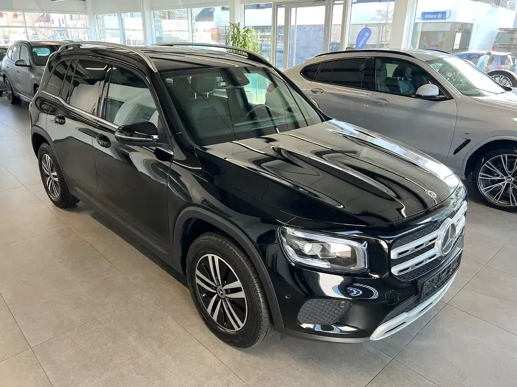 Second-hand Mercedes GLB200 150 CP (110 kW) 2021 Negru SUV