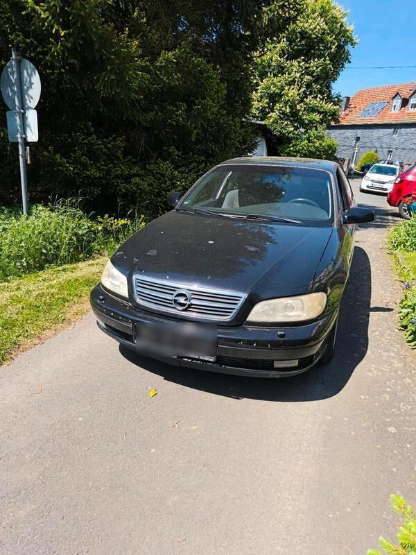 Schwarz Gebraucht 2002 Opel Omega Limousine | 1.200 € - Bild 1/4