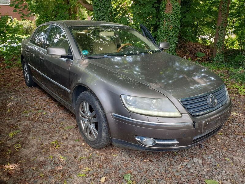 Grau Gebraucht 2007 VW Phaeton Limousine | 2.350 € - Bild 1/4