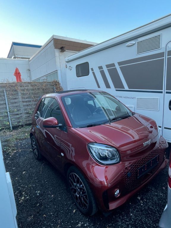 Rot Gebraucht 2020 Smart ForTwo Electric Drive Cabrio | 12.900 € (Etwas zu teuer) - Bild 1/4