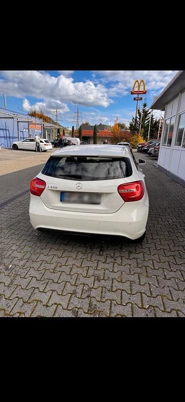 Gebraucht Mercedes A200 160 PS (117 kW) 2012 Weiß Kleinwagen