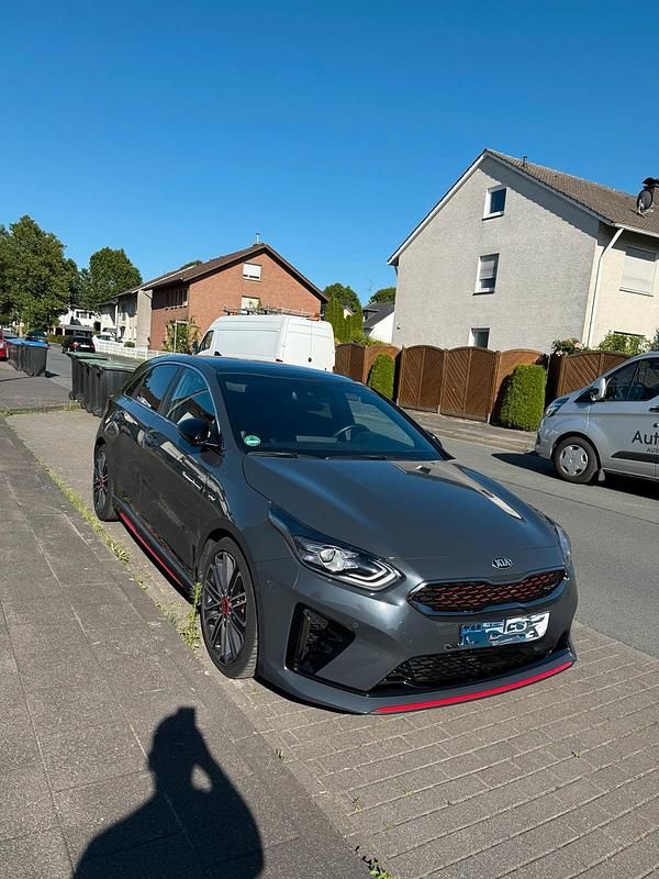 Grau Gebraucht 2021 Kia Ceed GT Limousine | 21.900 € (Fairer Preis) - Bild 1/4