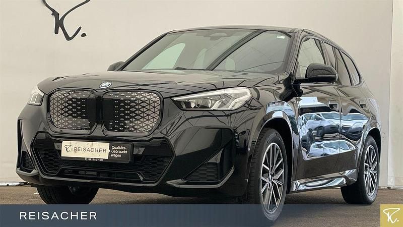 Schwarz Gebraucht 2023 BMW iX1 M Sport SUV | 39.340 € (Fairer Preis) - Bild 1/4