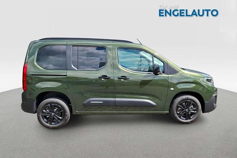 Neu Citroën Berlingo Style 131 PS (96 kW) 2025 Grün Van / Kleinbus