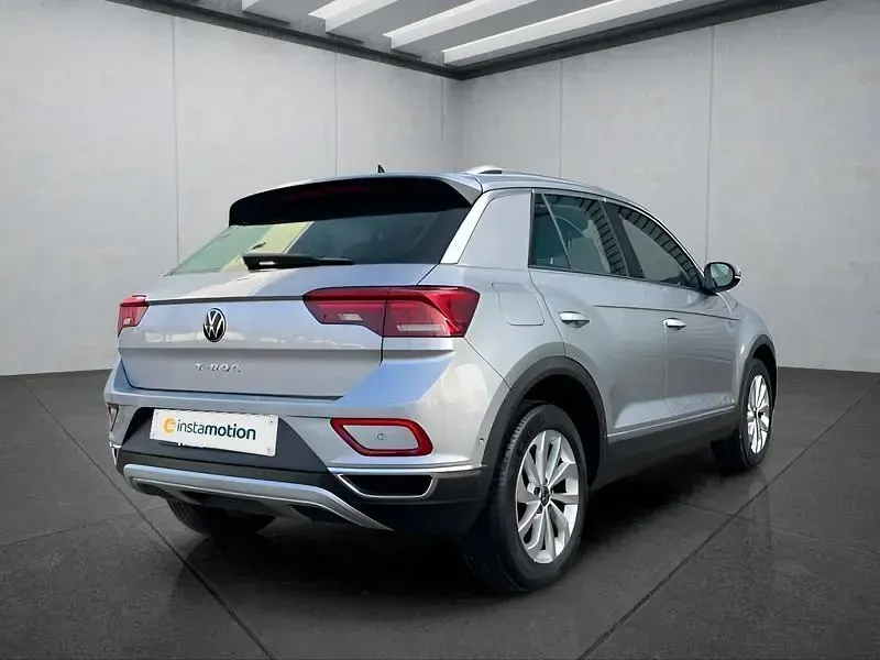 Second-hand VW T-Roc 150 CP (110 kW) 2023 Argintiu SUV