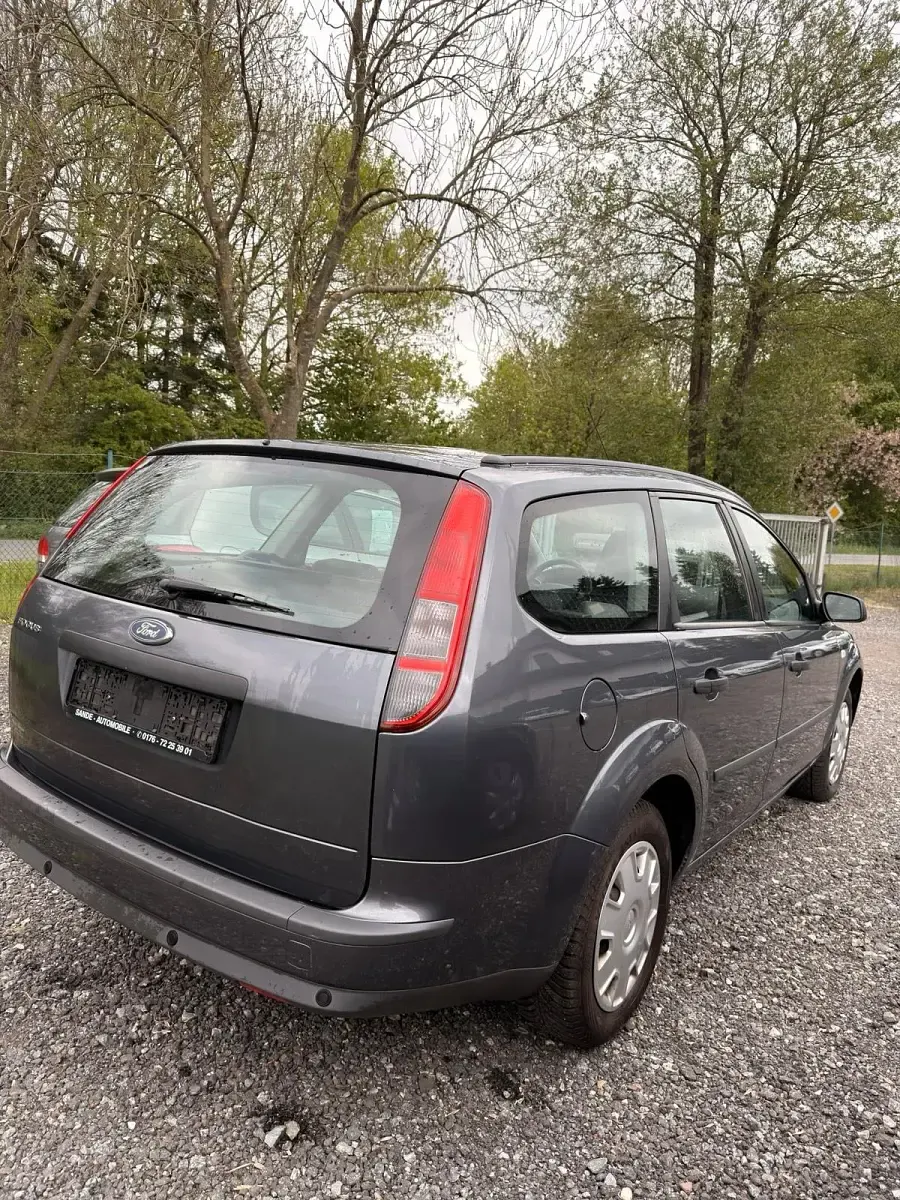 Używany Ford Focus 101 KM (74 kW) 2005 Szary Kombi