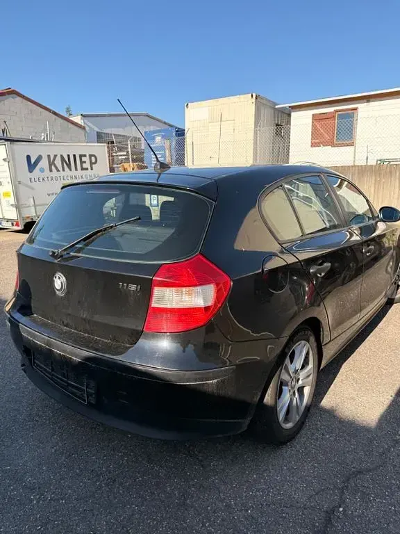 Gebraucht BMW 118 129 PS (94 kW) 2005 Schwarz Kleinwagen
