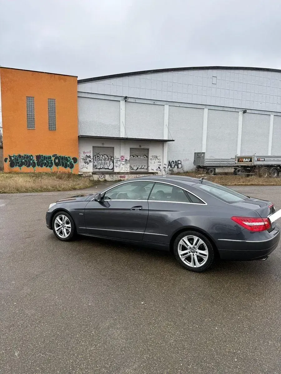 Gebraucht Mercedes E250 Elegance 204 PS (150 kW) 2010 Grau Coupé