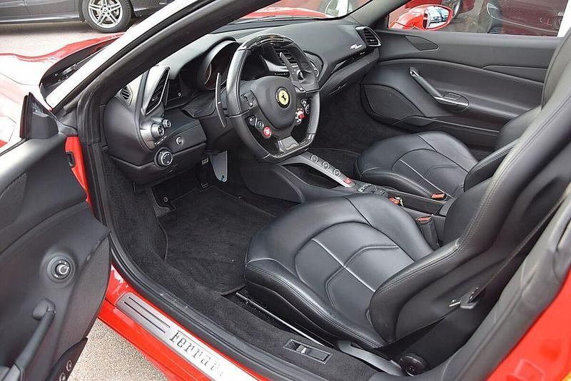 Gebraucht Ferrari 488 670 PS (492 kW) 2018 Rot Cabrio