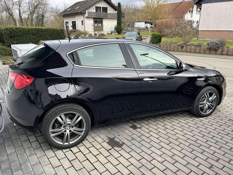Gebraucht Alfa Romeo Giulietta Turismo 150 PS (110 kW) 2014 Colore esterno (etna schwarz) Kleinwagen