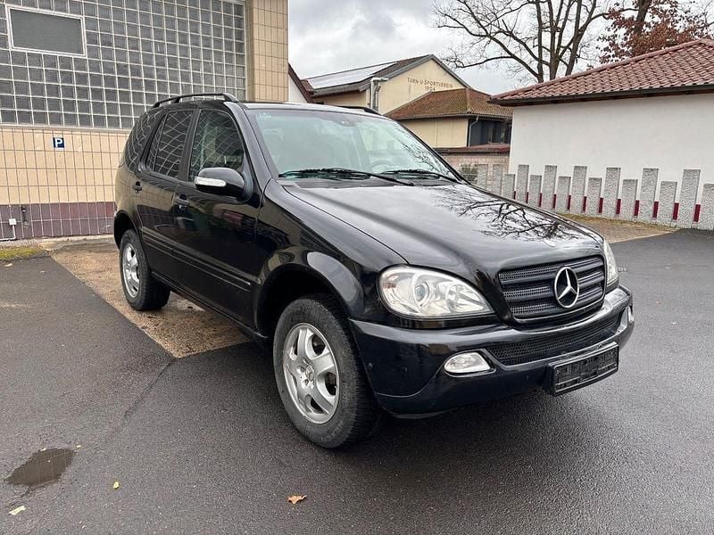 Gebraucht Mercedes ML270 163 PS (119 kW) 2003 Schwarz SUV