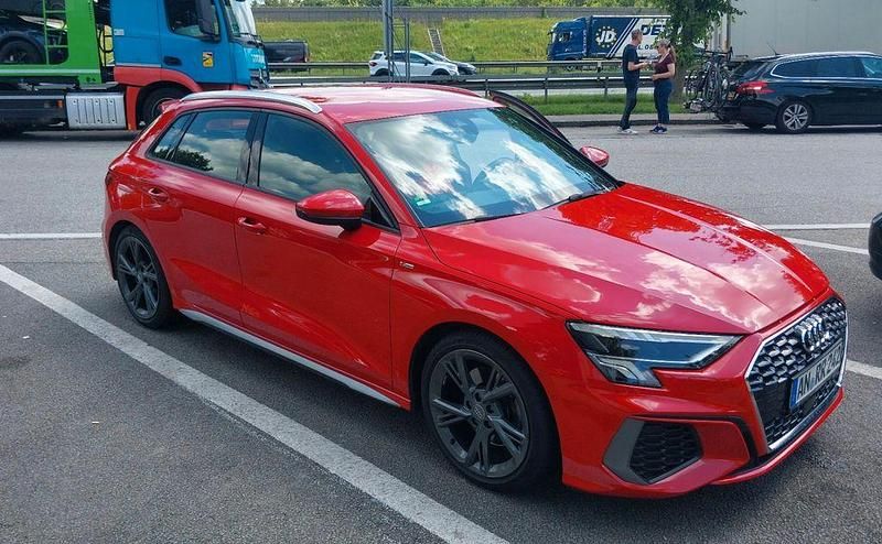 Rot Gebraucht 2020 Audi A3 Sportback S-Line Kleinwagen | 22.450 € (Etwas zu teuer) - Bild 1/2