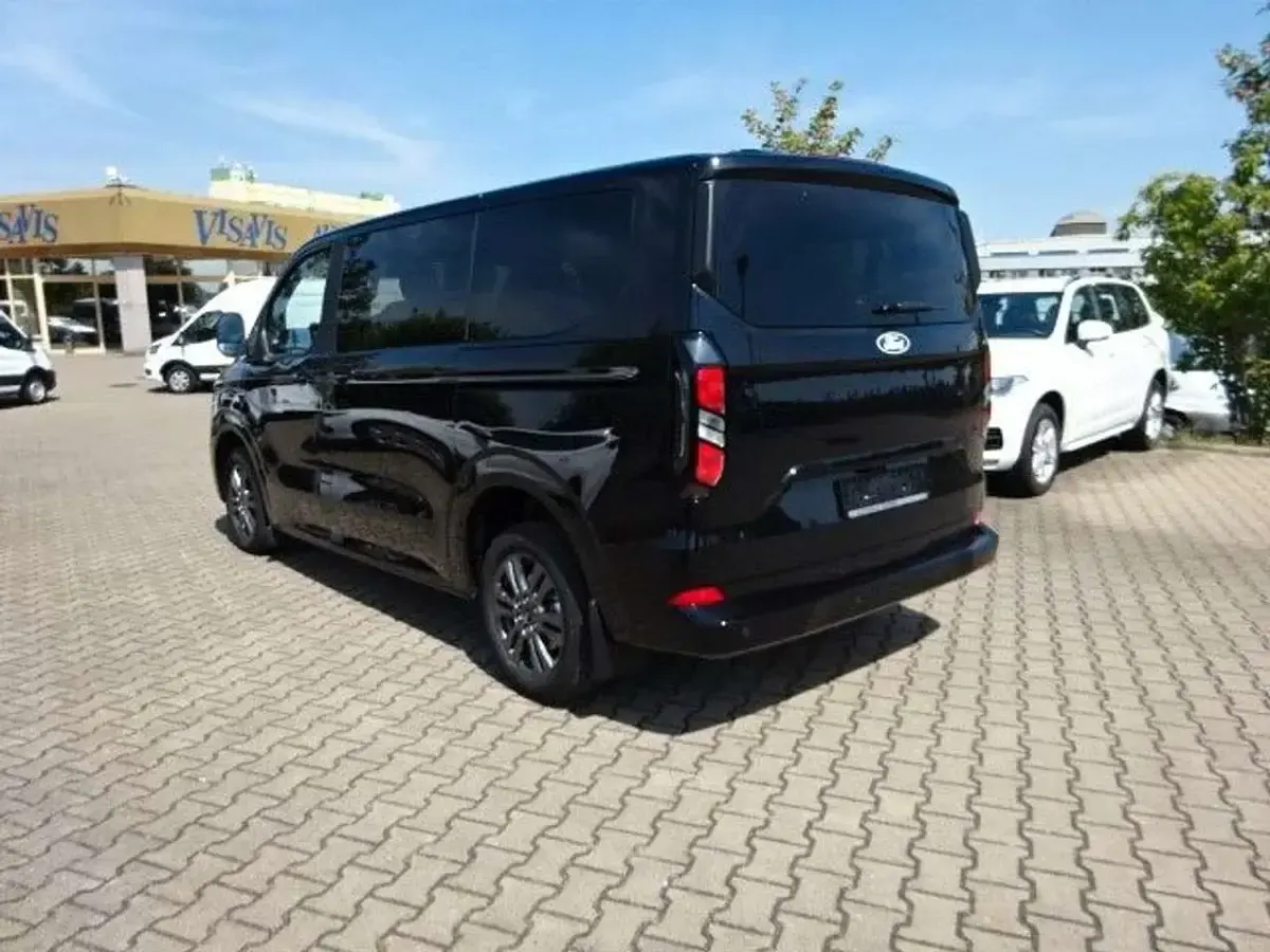 Gebraucht Ford Tourneo Titanium 170 PS (125 kW) 2024 Agatheblack Van / Kleinbus