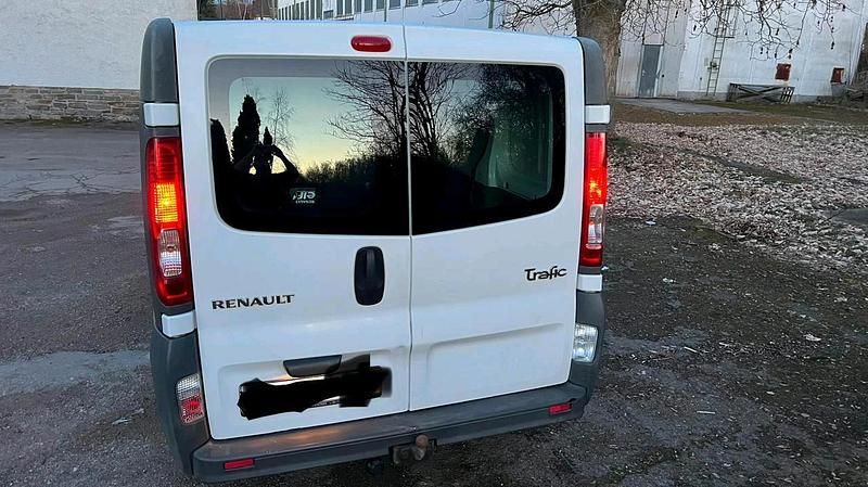 Gebraucht Renault Trafic 115 PS (84 kW) 2013 Weiß Van / Kleinbus