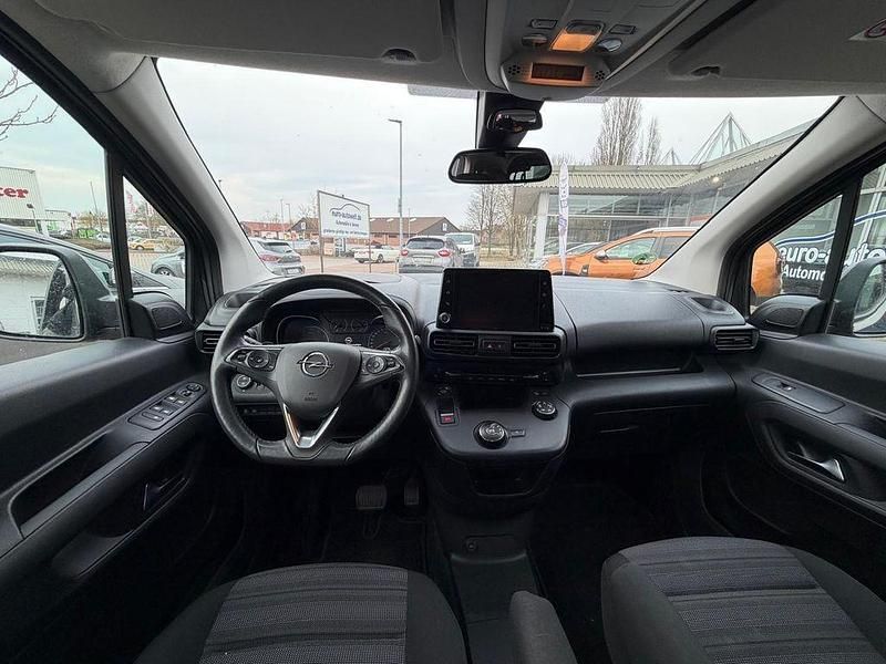 Gebraucht Opel Combo Life Ultimate 131 PS (96 kW) 2022 Mondstein grau/e:vulkan grau Van / Kleinbus