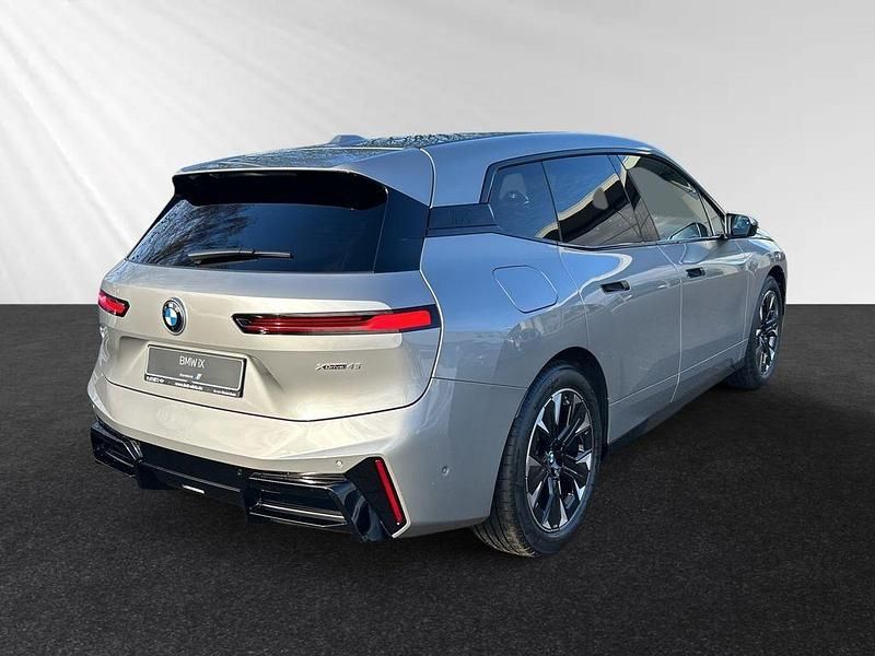 Neu BMW iX M Sport 300 kW (408 PS) 2026 Spacesilber metallic SUV