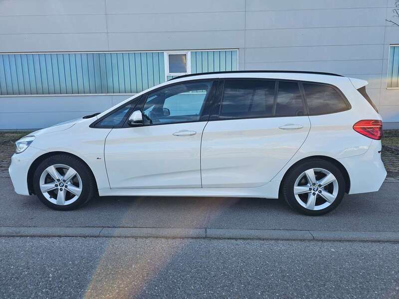 Weiß Gebraucht 2015 BMW 220 Gran Tourer M Sport Van / Kleinbus | 11.900 € (Superpreis) - Bild 1/4