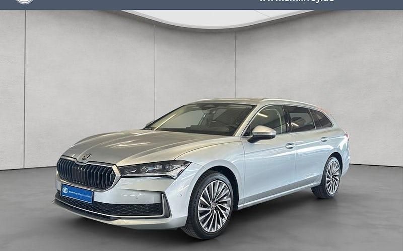 Silber Gebraucht 2024 Skoda Superb LAURIN & KLEMENT Kombi | 36.890 € (Teuer) - Bild 1/4