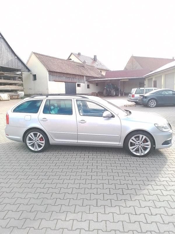 Gebraucht Skoda Octavia 200 PS (147 kW) 2011 Silber Kombi