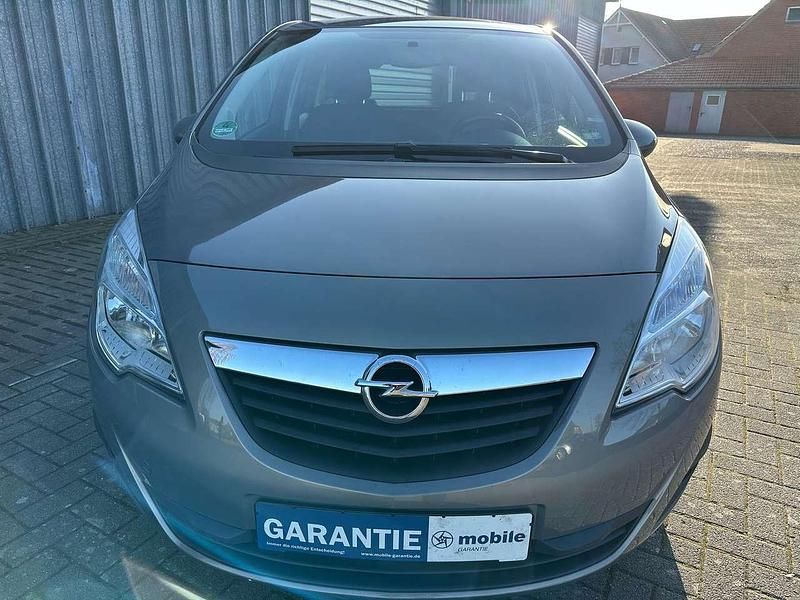 Gebraucht Opel Meriva Design Edition 101 PS (74 kW) 2011 Muskatgrau/muskat braun(m2) Van / Kleinbus