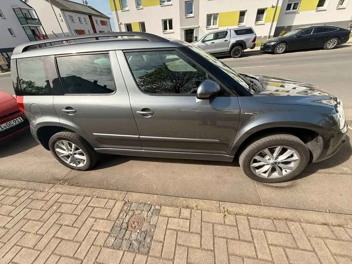 Gebraucht Skoda Yeti 110 PS (80 kW) 2017 Grau SUV