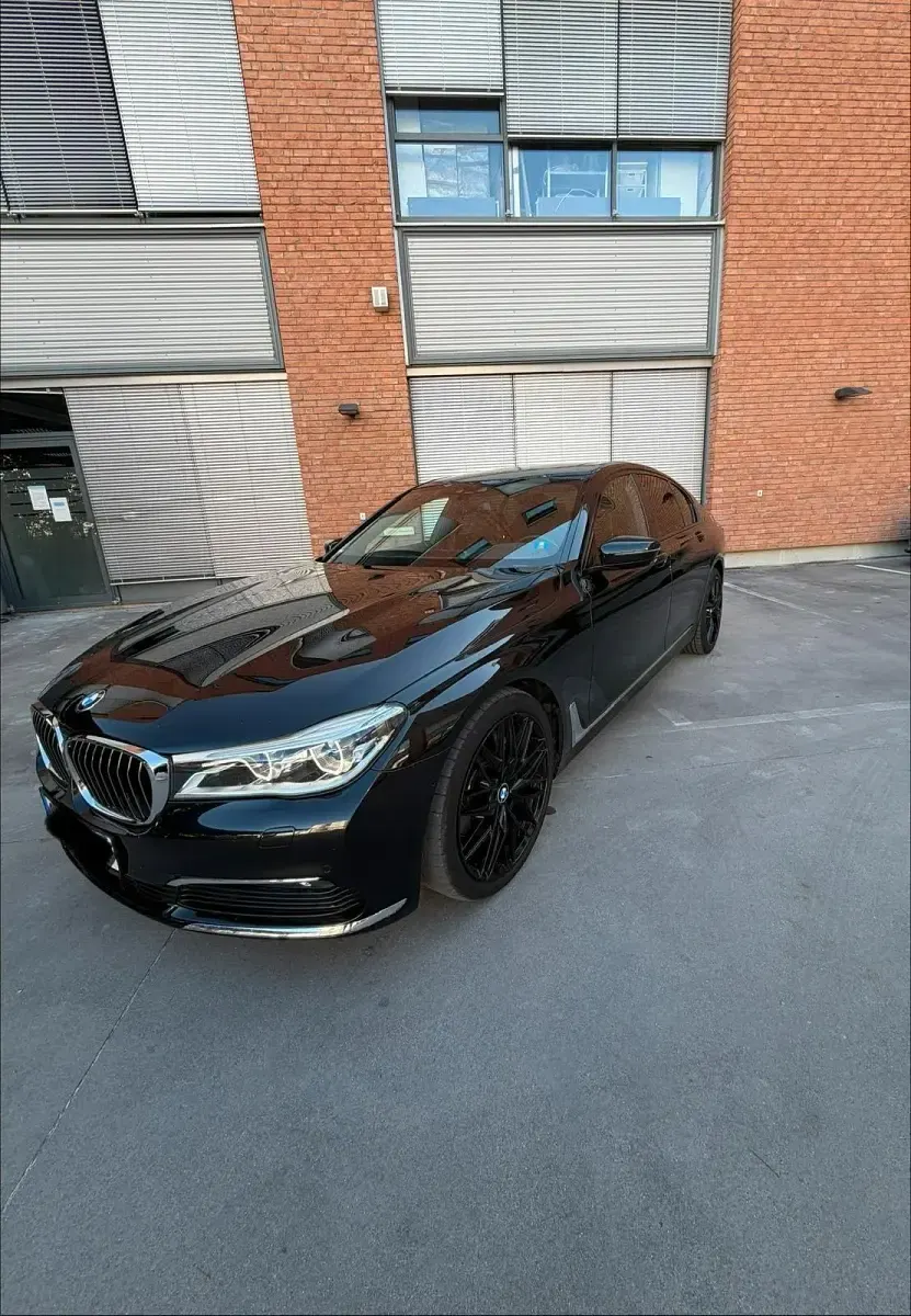 Gebraucht BMW 730L 265 PS (194 kW) 2018 Schwarz Limousine