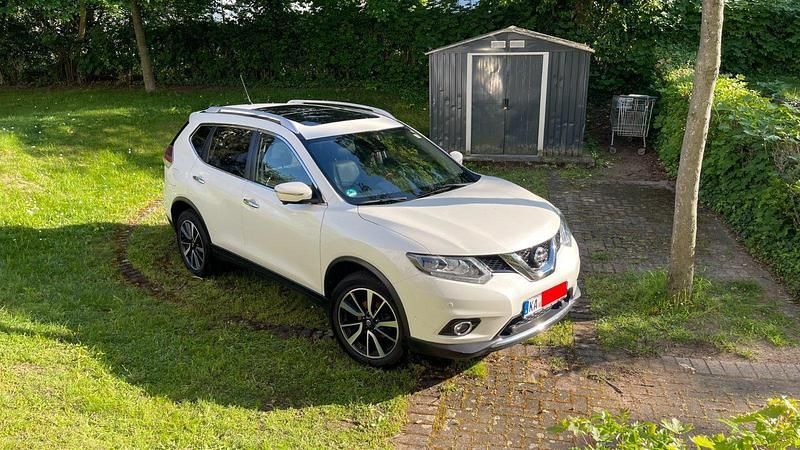 Weiß Gebraucht 2015 Nissan X-Trail Tekna SUV | 13.700 € (Fairer Preis) - Bild 1/4