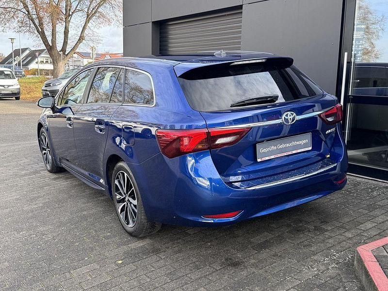 Gebraucht Toyota Avensis Team 147 PS (108 kW) 2018 Blau Kombi