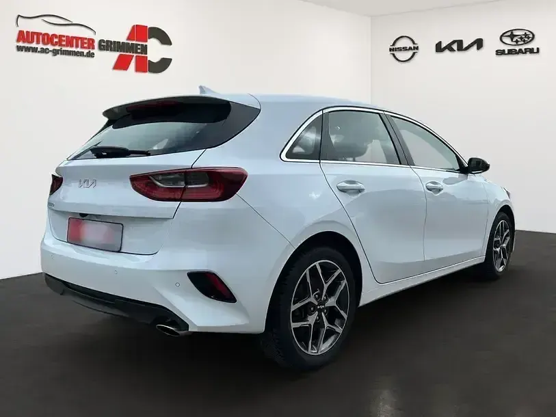 Gebraucht Kia Ceed Spirit 140 PS (102 kW) 2025 Weiß Kleinwagen