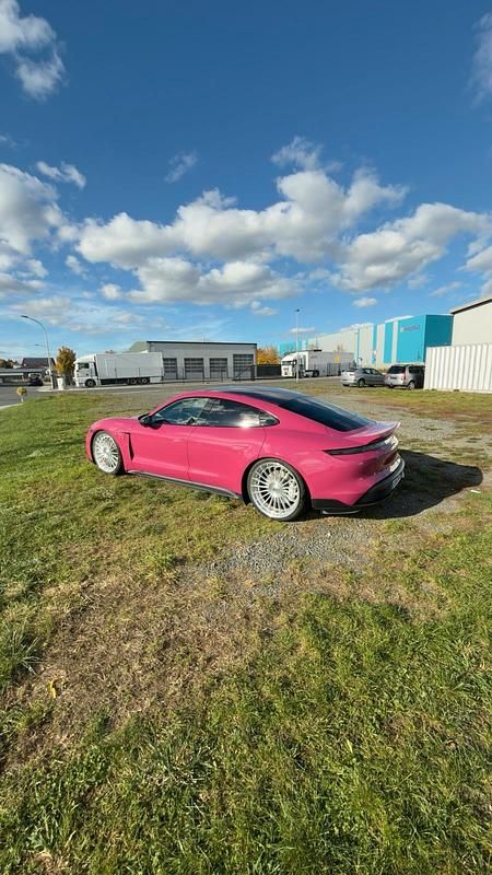 Grau Gebraucht 2021 Porsche Taycan 4S Limousine | 75.000 € - Bild 1/4