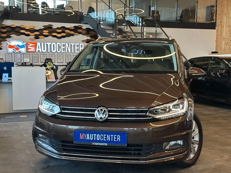 Braun Gebraucht 2017 VW Touran Highline Van / Kleinbus | 15.490 € (Guter Preis) - Bild 1/4