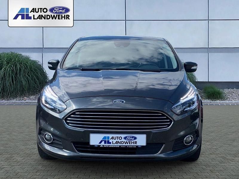 Gebraucht Ford S-MAX Titanium 190 PS (139 kW) 2019 Grau Van / Kleinbus