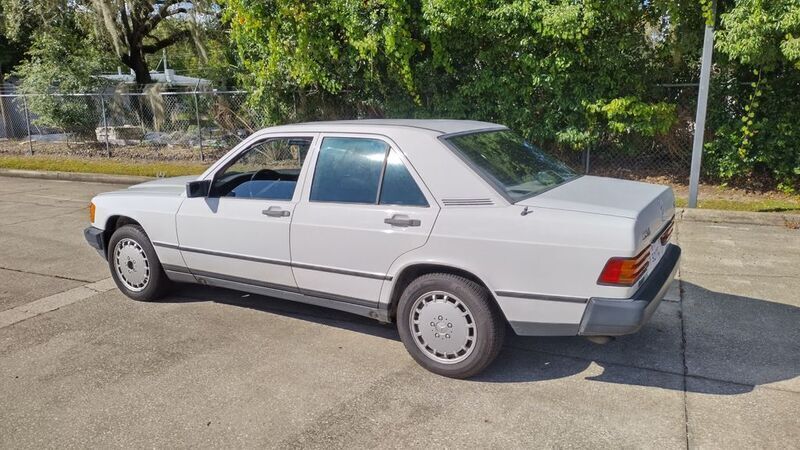 Weiß Gebraucht 1987 Mercedes 190 Limousine | 10.900 € - Bild 1/4