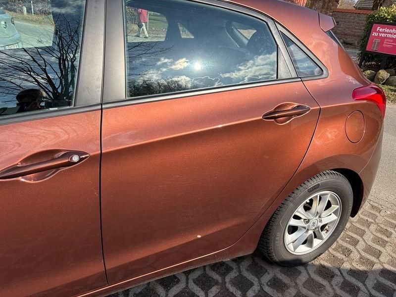 Gebraucht Hyundai i30 Trend 135 PS (99 kW) 2014 Braun Limousine