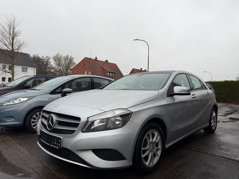 Silber Gebraucht 2014 Mercedes A180 Limousine | 8.990 € (Guter Preis) - Bild 1/4
