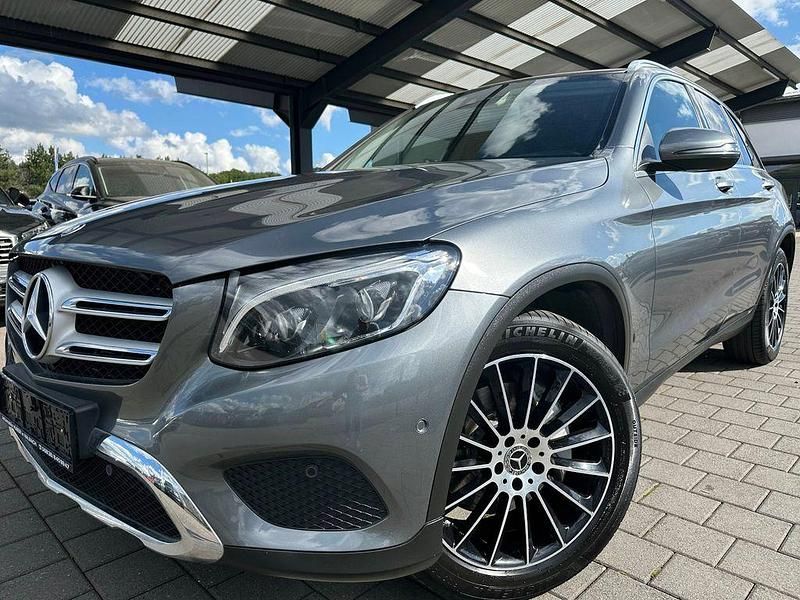 Grau Gebraucht 2016 Mercedes GLC250 SUV | 22.700 € (Fairer Preis) - Bild 1/4
