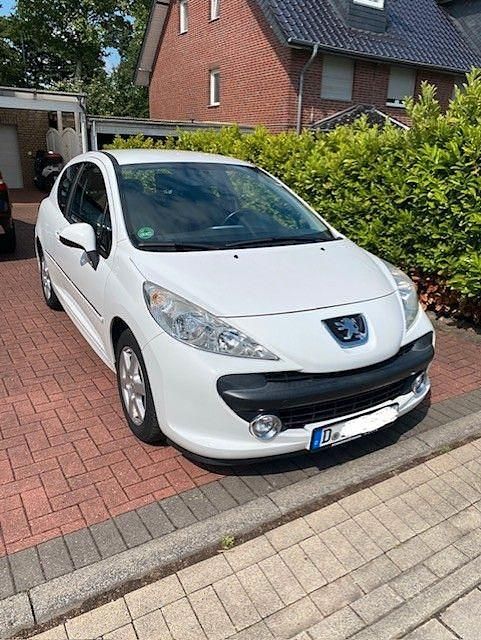 Weiß Gebraucht 2011 Peugeot 207 Kleinwagen | 1.900 € (Guter Preis) - Bild 1/4
