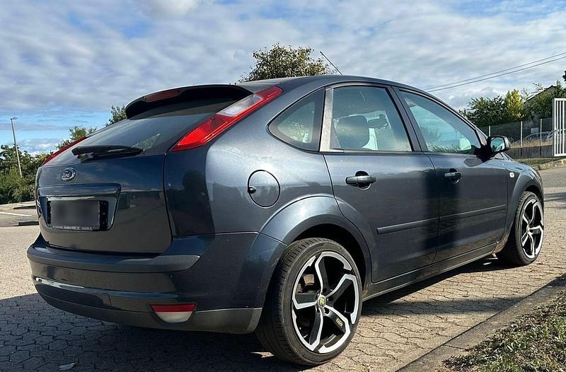 Grau Gebraucht 2007 Ford Focus Coupé | 1.650 € (Fairer Preis) - Bild 1/4